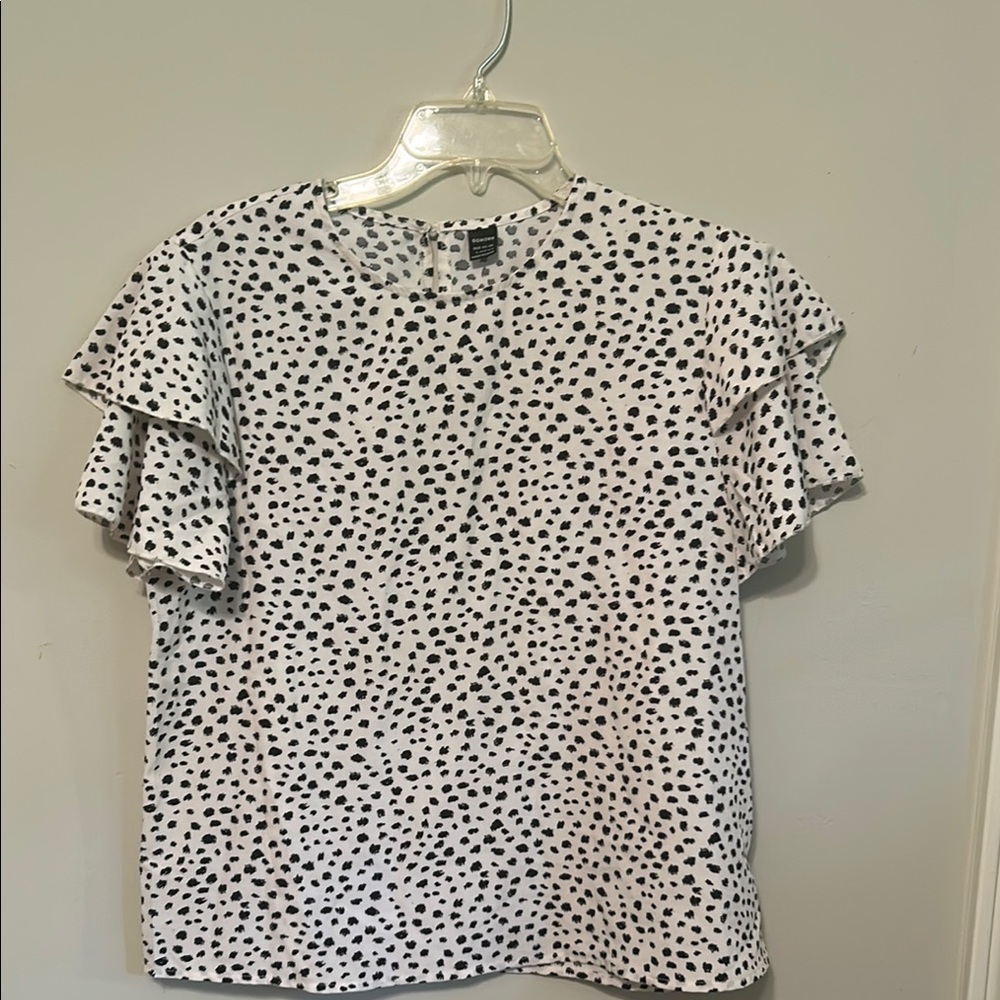 Gomorn Brand Black and White Flutter Sleeve Ruffled Blouse